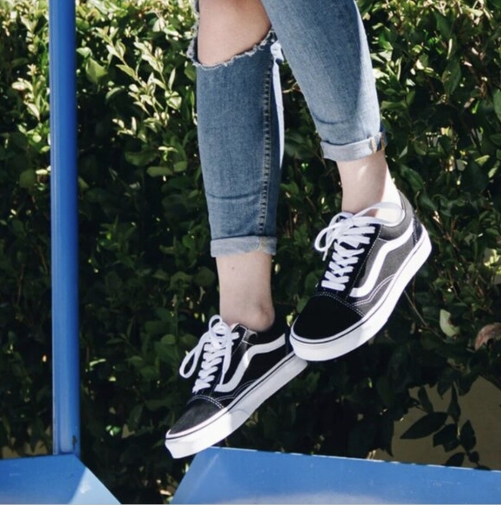 Vans Old Skool Black & White Sneakers Womens Size 5.5